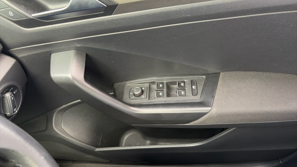 Volkswagen T-Roc 1.5 TSI EVO SE 5dr DSG Petrol Hatchback - Image 19