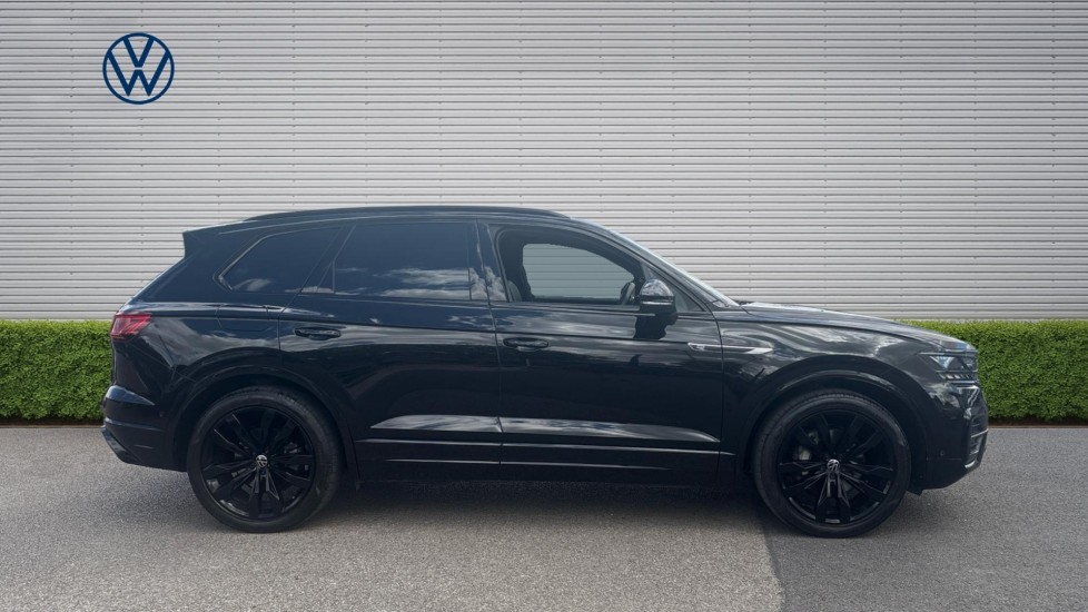 Volkswagen Touareg 3.0 V6 TDI 4Motion Black Edition 5dr Tip Auto Diesel Estate - Image 4