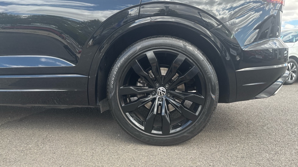 Volkswagen Touareg 3.0 V6 TDI 4Motion Black Edition 5dr Tip Auto Diesel Estate - Image 5