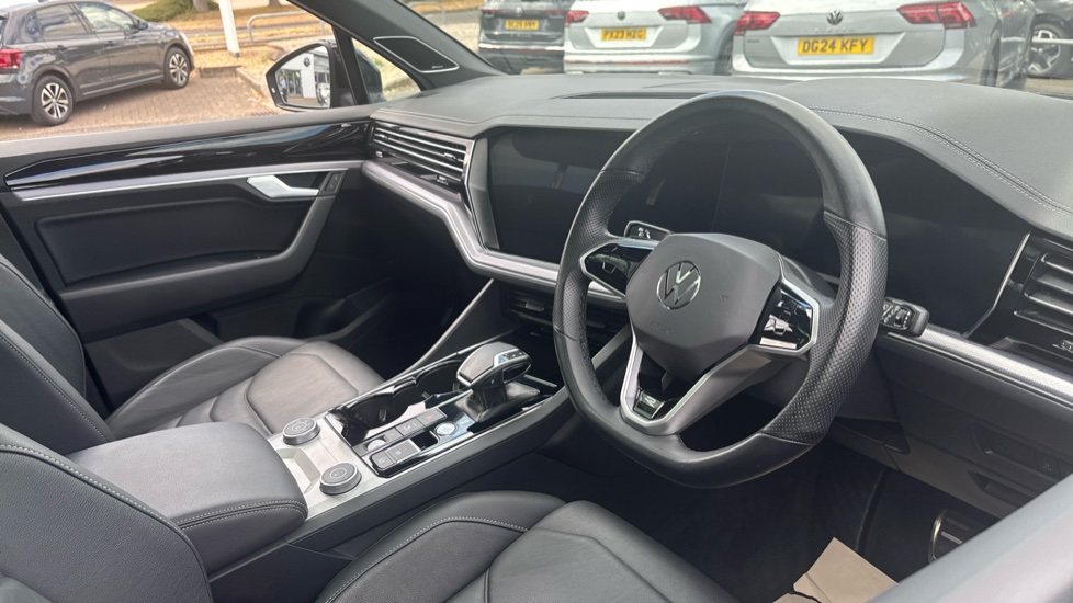 Volkswagen Touareg 3.0 V6 TDI 4Motion Black Edition 5dr Tip Auto Diesel Estate - Image 6