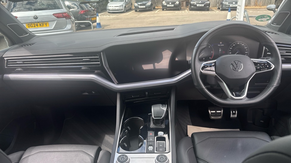 Volkswagen Touareg 3.0 V6 TDI 4Motion Black Edition 5dr Tip Auto Diesel Estate - Image 9