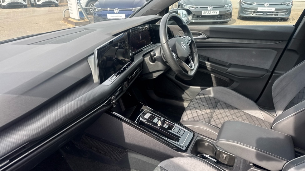 Volkswagen Golf 2.0 TDI 150 R-Line 5dr DSG Diesel Estate - Image 2