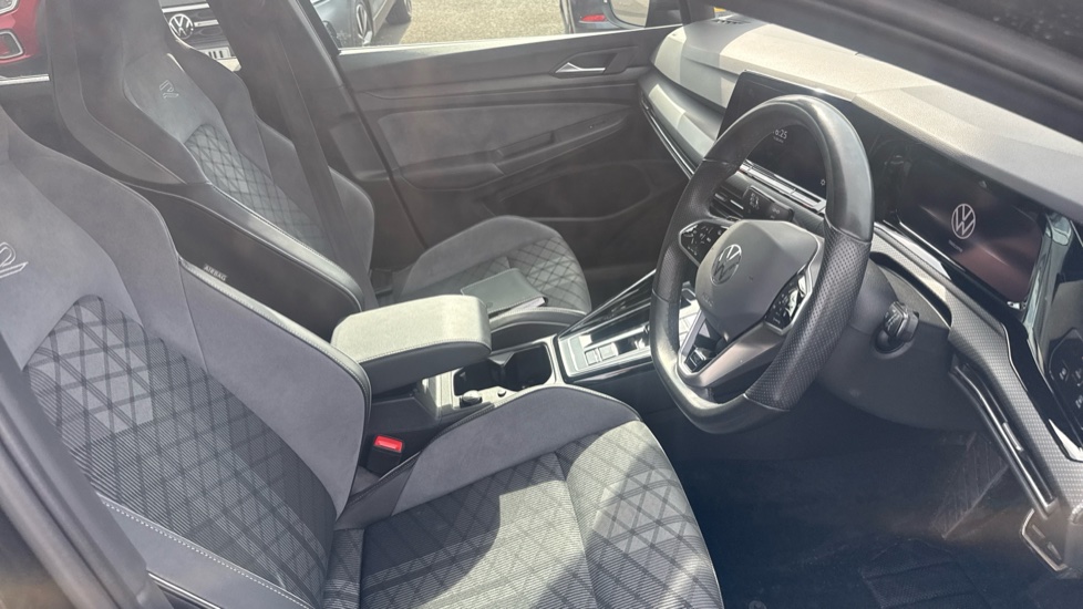 Volkswagen Golf 2.0 TDI 150 R-Line 5dr DSG Diesel Estate - Image 15