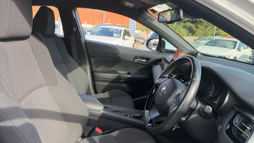 Toyota C-HR 1.8 Hybrid Icon 5dr CVT Hybrid Hatchback - Image 15