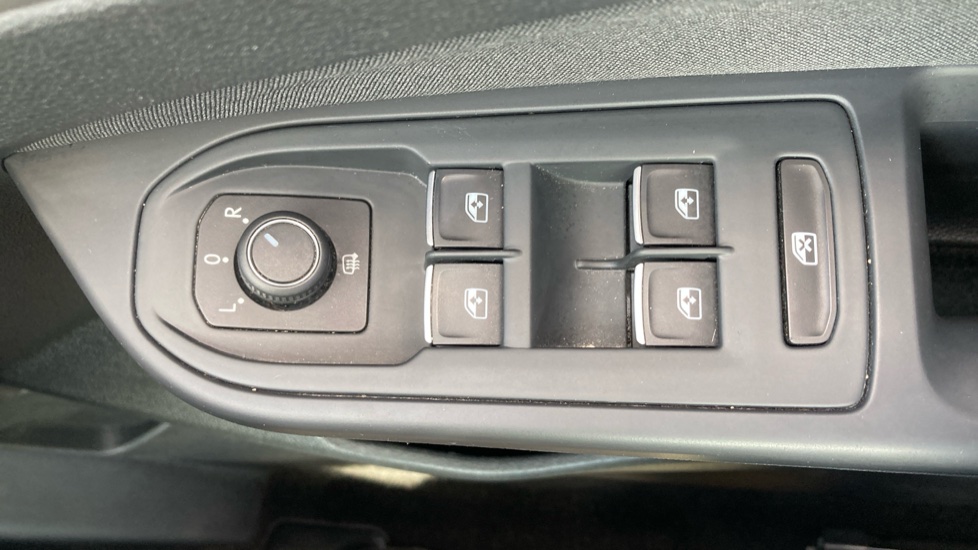 Volkswagen Golf 1.0 TSI Life 5dr Petrol Hatchback - Image 30