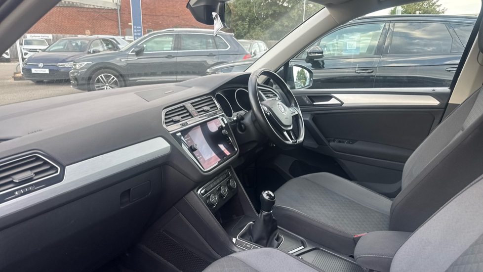 Volkswagen Tiguan 2.0 TDi 150 Match 5dr Diesel Estate - Image 2