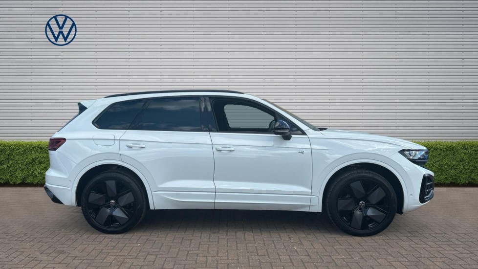 Volkswagen Touareg 3.0 V6 TDI 4Motion 286 Black Edition 5dr Tip Auto Diesel Estate - Image 4