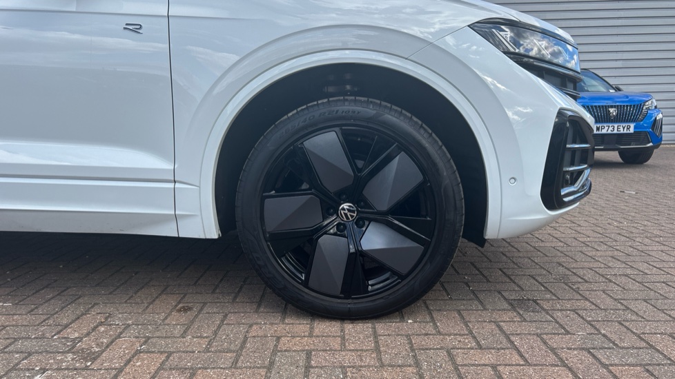 Volkswagen Touareg 3.0 V6 TDI 4Motion 286 Black Edition 5dr Tip Auto Diesel Estate - Image 5