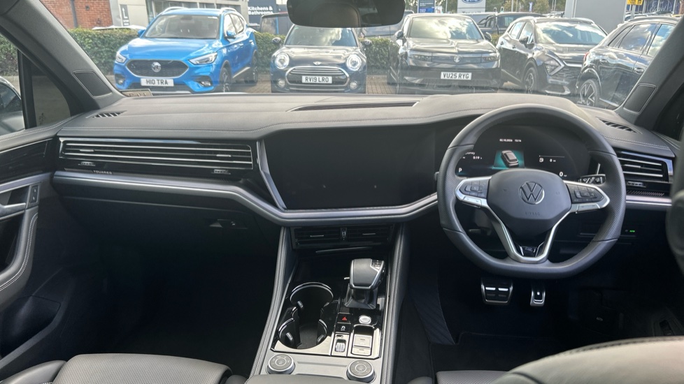 Volkswagen Touareg 3.0 V6 TDI 4Motion 286 Black Edition 5dr Tip Auto Diesel Estate - Image 9