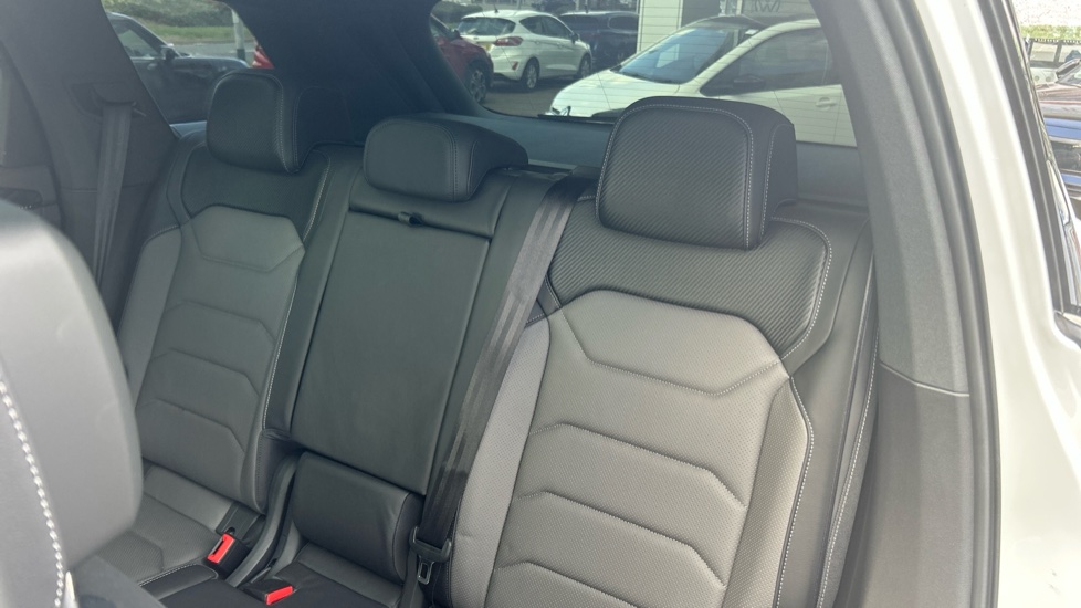 Volkswagen Touareg 3.0 V6 TDI 4Motion 286 Black Edition 5dr Tip Auto Diesel Estate - Image 16