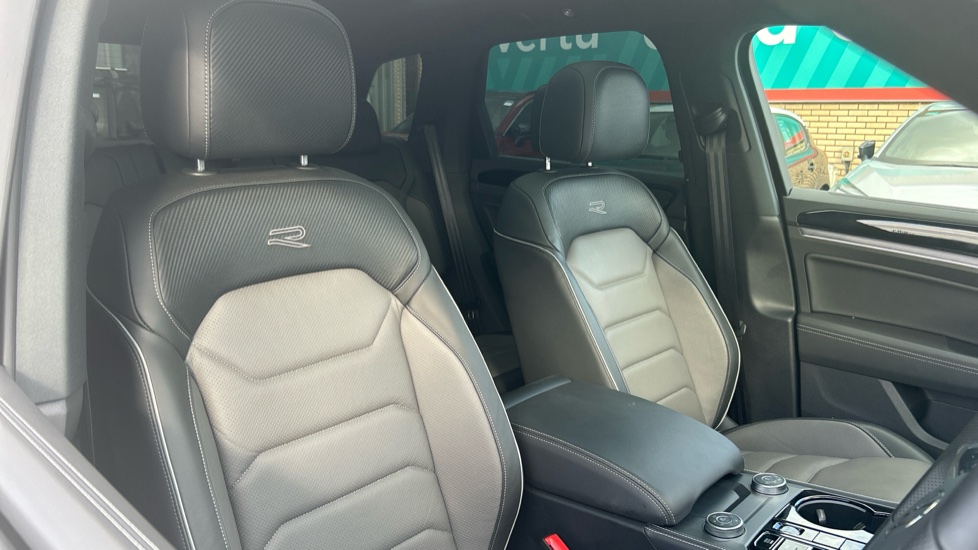 Volkswagen Touareg 3.0 V6 TDI 4Motion 286 Black Edition 5dr Tip Auto Diesel Estate - Image 27