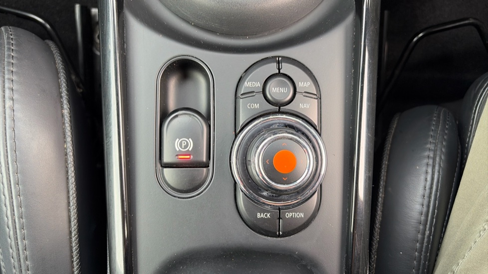 MINI Clubman 1.5 Cooper Exclusive 6dr Auto Petrol Estate - Image 32