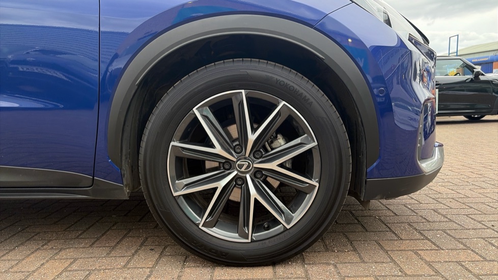 Lexus LBX 1.5 Takumi 5dr E-CVT AWD Hybrid Hatchback - Image 5