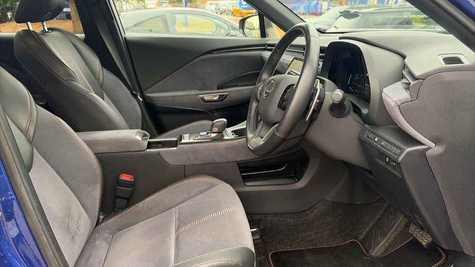 Lexus LBX 1.5 Takumi 5dr E-CVT AWD Hybrid Hatchback - Image 15