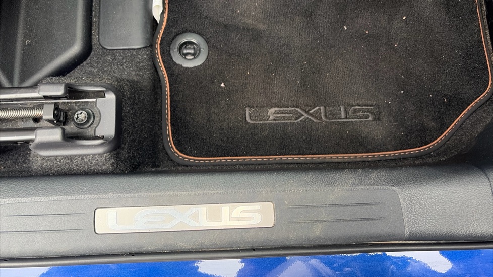 Lexus LBX 1.5 Takumi 5dr E-CVT AWD Hybrid Hatchback - Image 21