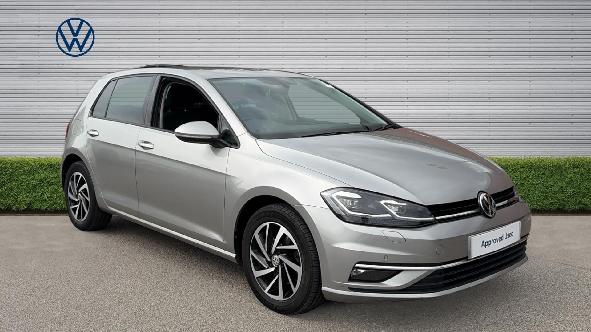 Volkswagen Golf listing photo