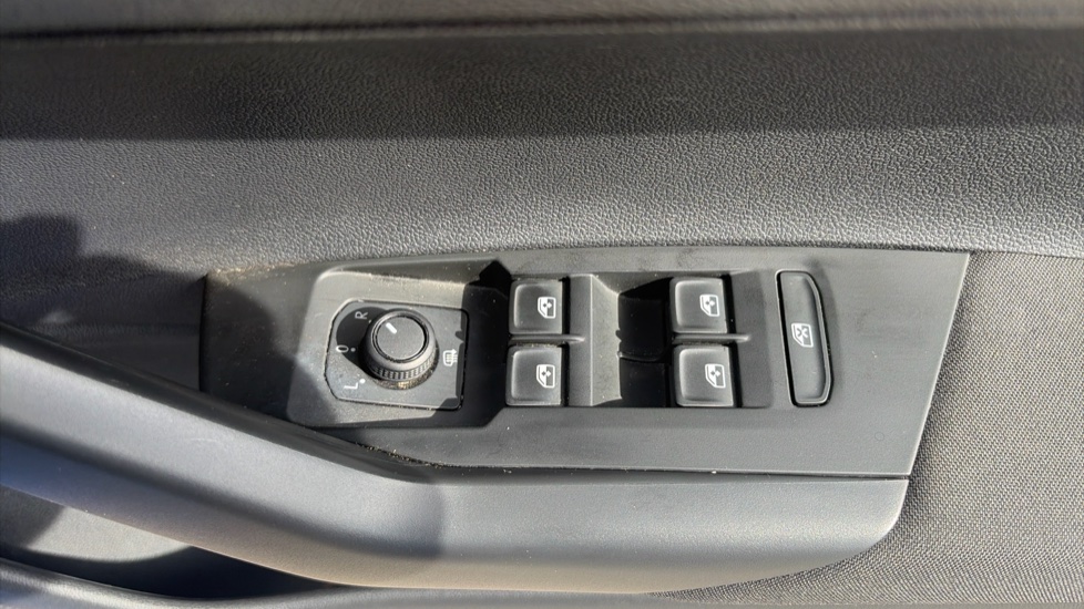 Volkswagen Polo 1.0 TSI 95 SE 5dr Petrol Hatchback - Image 19