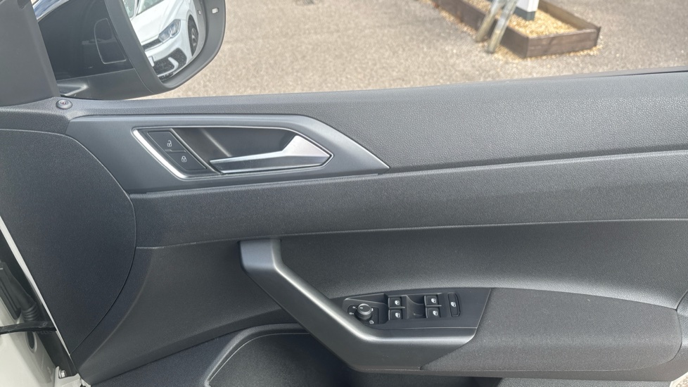 Volkswagen Taigo 1.5 TSI 150 R-Line 5dr DSG Petrol Hatchback - Image 19