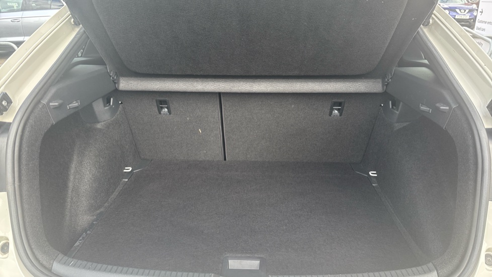 Volkswagen Taigo 1.5 TSI 150 R-Line 5dr DSG Petrol Hatchback - Image 20