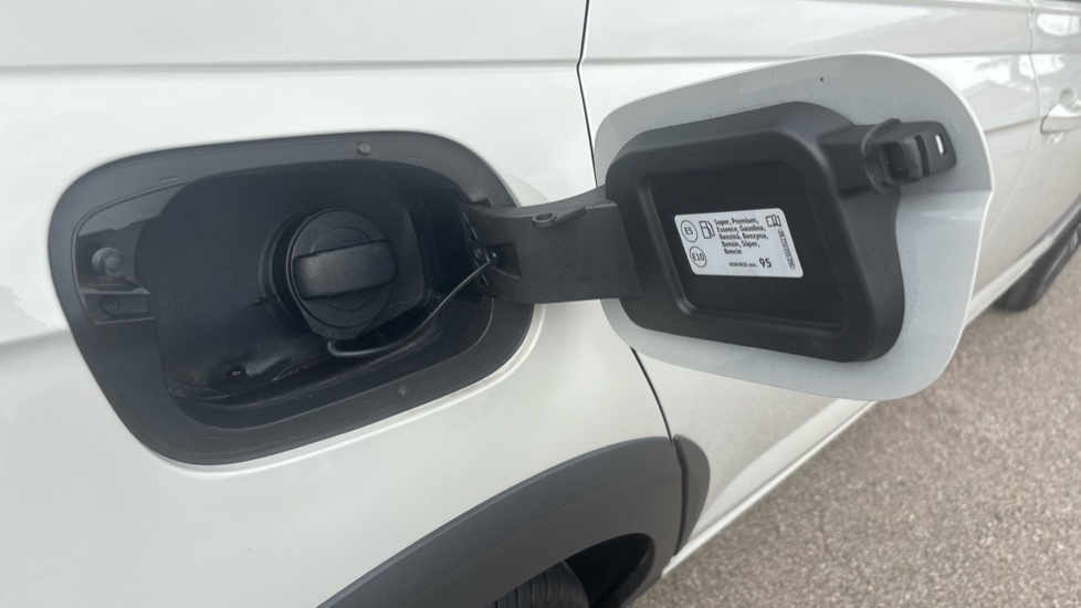Volkswagen Taigo 1.5 TSI 150 R-Line 5dr DSG Petrol Hatchback - Image 21