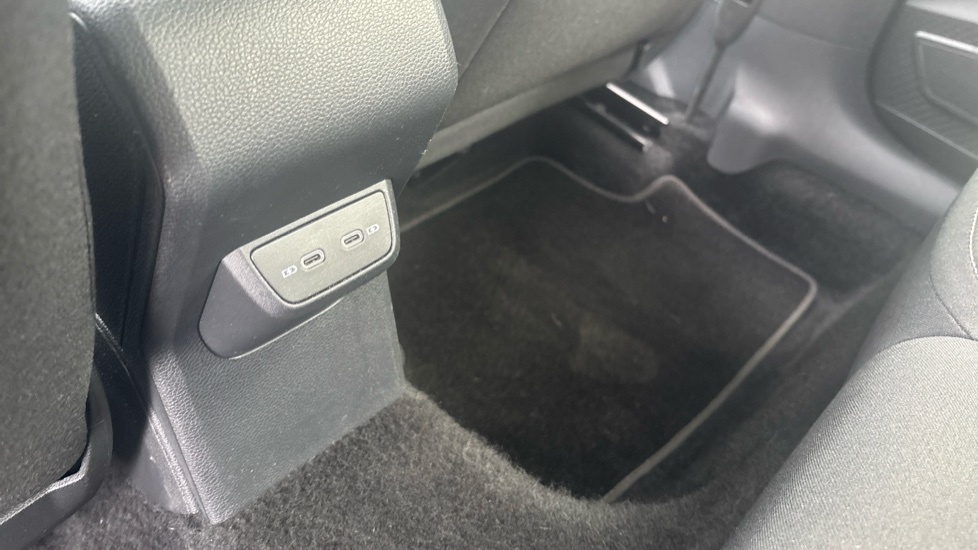 Volkswagen Taigo 1.5 TSI 150 R-Line 5dr DSG Petrol Hatchback - Image 27
