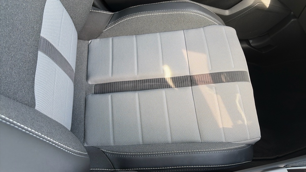 Vauxhall Grandland 1.2 Hybrid [136] GS 5dr e-DCT6 Petrol Hatchback - Image 24