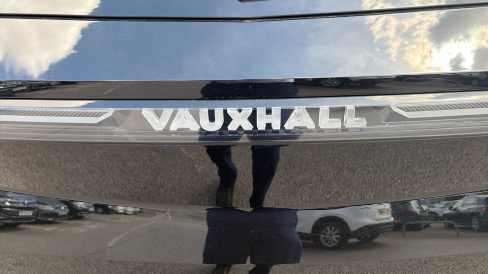 Vauxhall Grandland 1.2 Hybrid [136] GS 5dr e-DCT6 Petrol Hatchback - Image 40