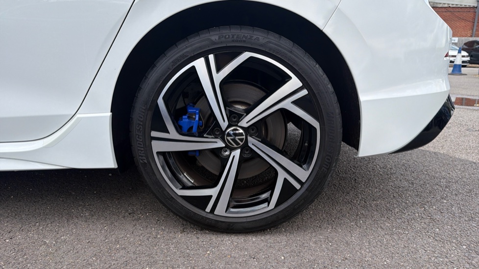 Volkswagen Golf 2.0 TSI 320 R 4Motion 5dr DSG Petrol Hatchback - Image 22