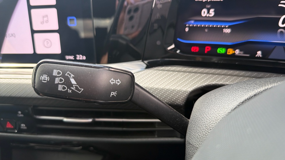 Volkswagen Golf 2.0 TSI 320 R 4Motion 5dr DSG Petrol Hatchback - Image 28