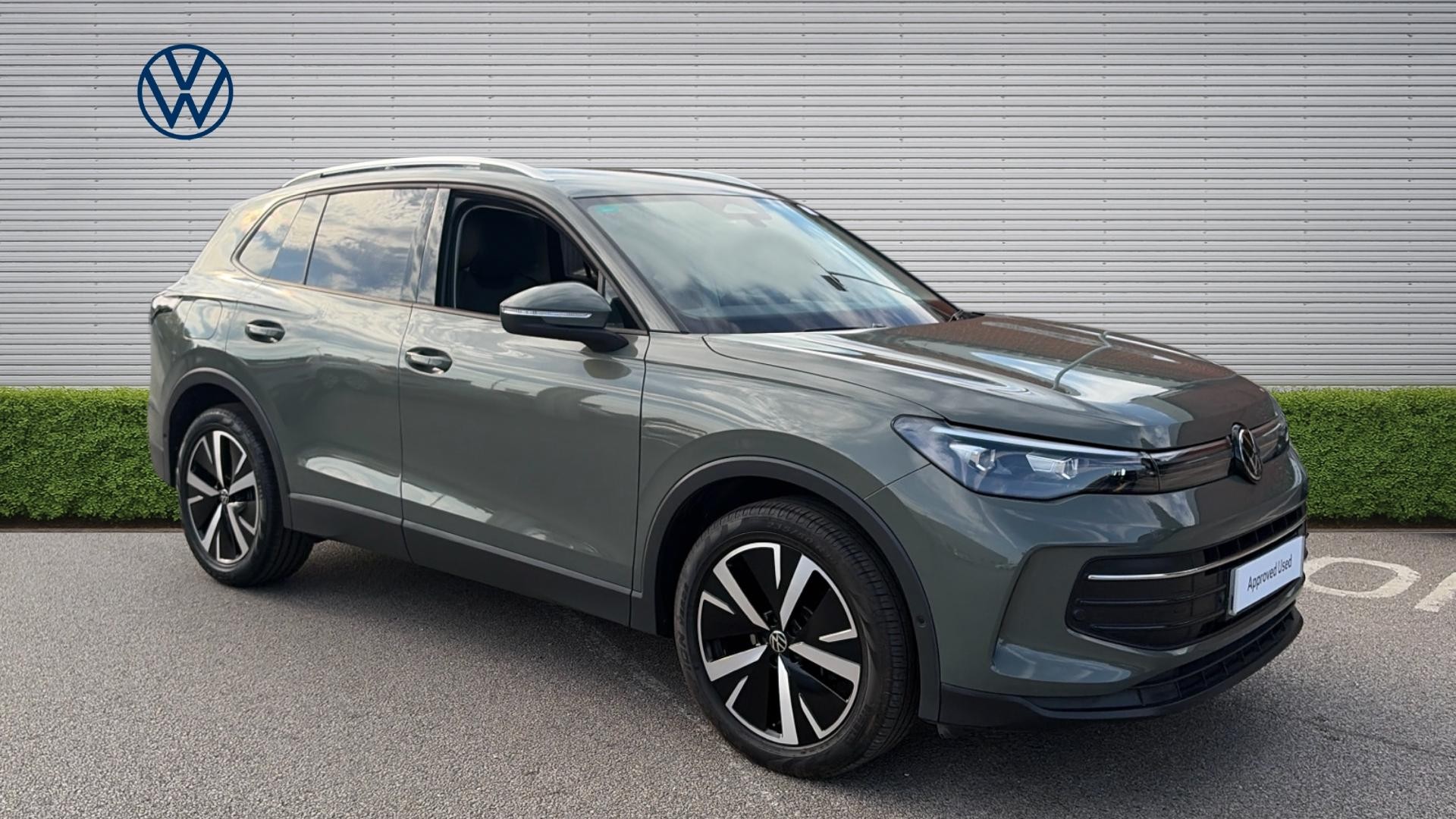 Volkswagen Tiguan listing photo