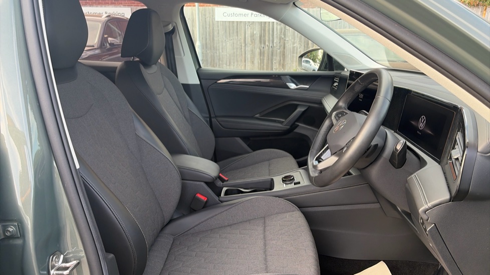 Volkswagen Tiguan 1.5 eTSI 150 Match 5dr DSG Petrol Estate - Image 15