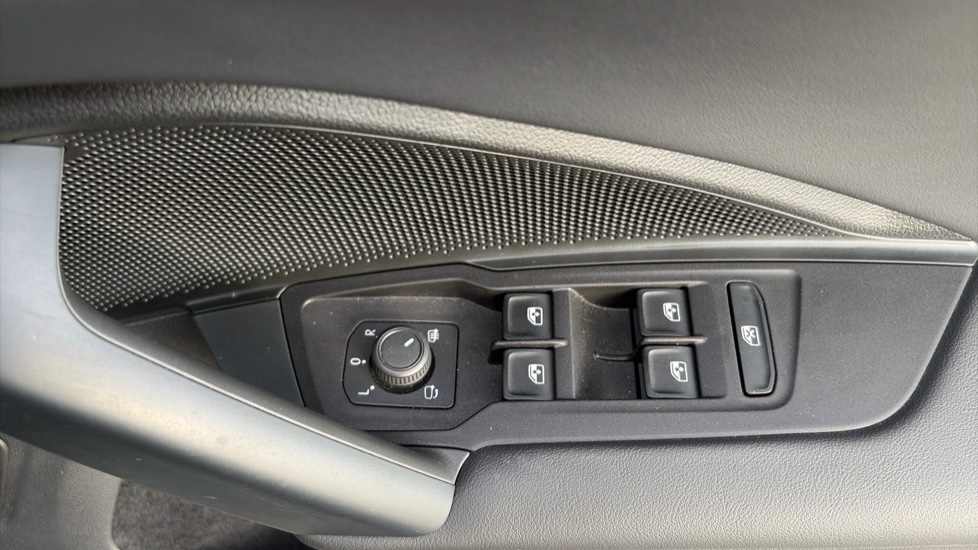 Volkswagen Tiguan 1.5 eTSI 150 Match 5dr DSG Petrol Estate - Image 19
