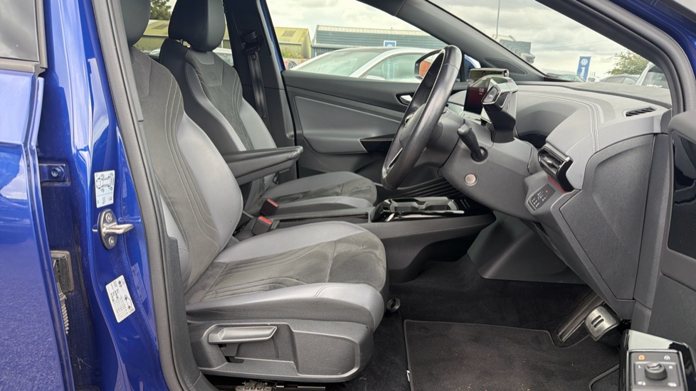 Volkswagen ID.4 125kW Style Pure Perform 52kWh 5dr Auto [110kW Ch] Electric Estate - Image 15