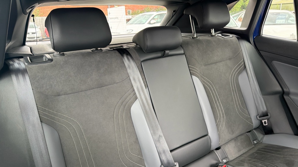 Volkswagen ID.4 125kW Style Pure Perform 52kWh 5dr Auto [110kW Ch] Electric Estate - Image 16