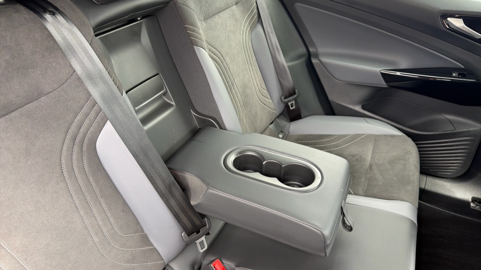 Volkswagen ID.4 125kW Style Pure Perform 52kWh 5dr Auto [110kW Ch] Electric Estate - Image 37
