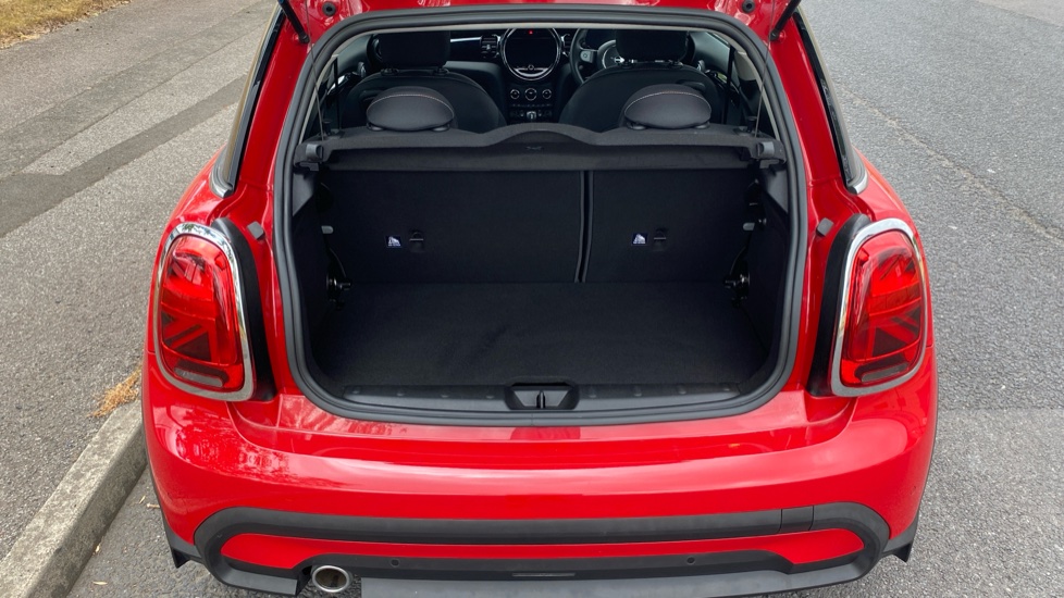 MINI Hatchback 1.5 Cooper Classic 3dr Petrol Hatchback - Image 4