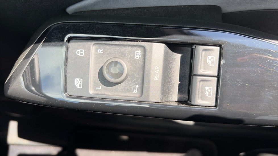 Volkswagen ID.3 150kW Family Pro Performance 58kWh 5dr Auto Electric Hatchback - Image 27