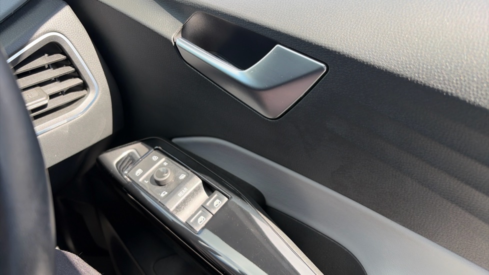 Volkswagen ID.3 150kW Family Pro Performance 58kWh 5dr Auto Electric Hatchback - Image 28