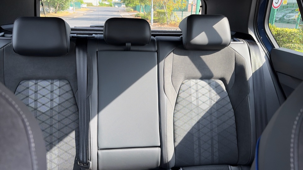 Volkswagen Golf 2.0 TDI 150 R-Line 5dr DSG Diesel Hatchback - Image 15