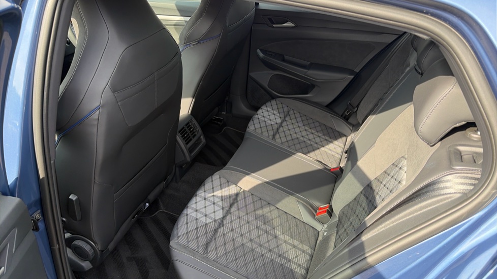 Volkswagen Golf 2.0 TDI 150 R-Line 5dr DSG Diesel Hatchback - Image 16