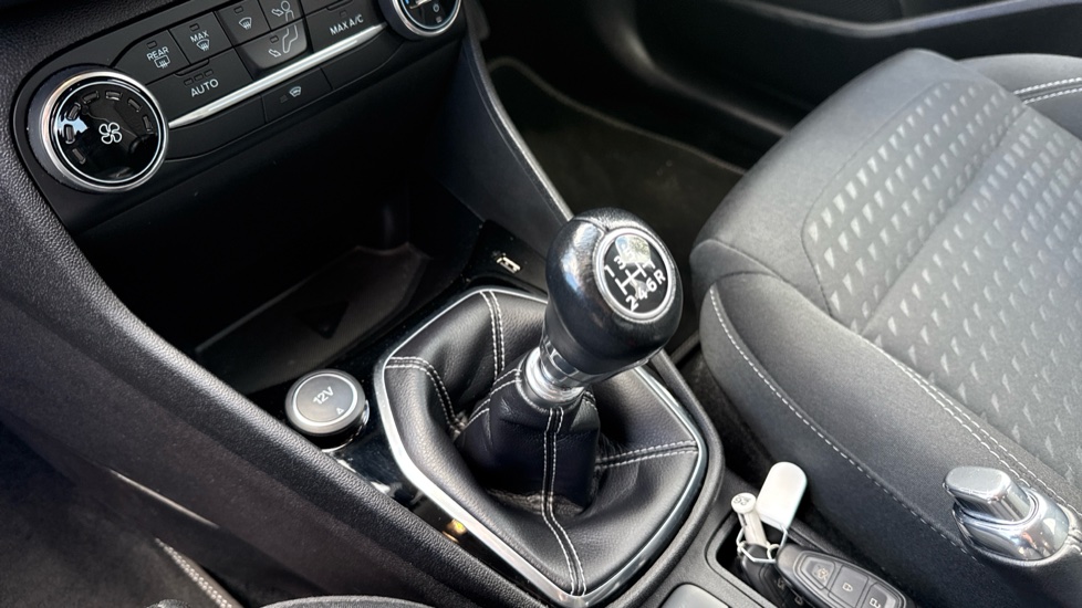 Ford Fiesta 1.0 EcoBoost Titanium 5dr Petrol Hatchback - Image 13