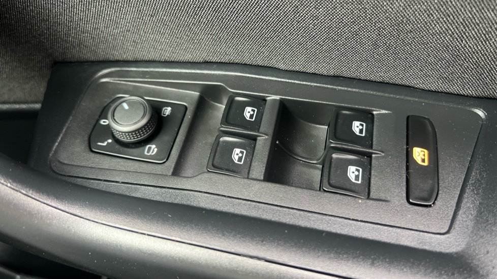 Volkswagen T-Roc 1.0 TSI Life 5dr Petrol Hatchback - Image 30