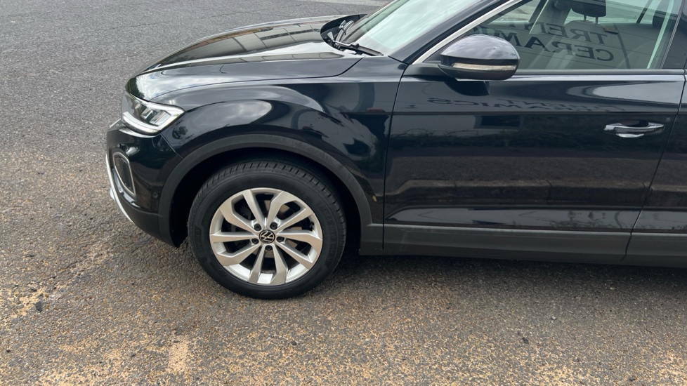 Volkswagen T-Roc 1.0 TSI Life 5dr Petrol Hatchback - Image 42