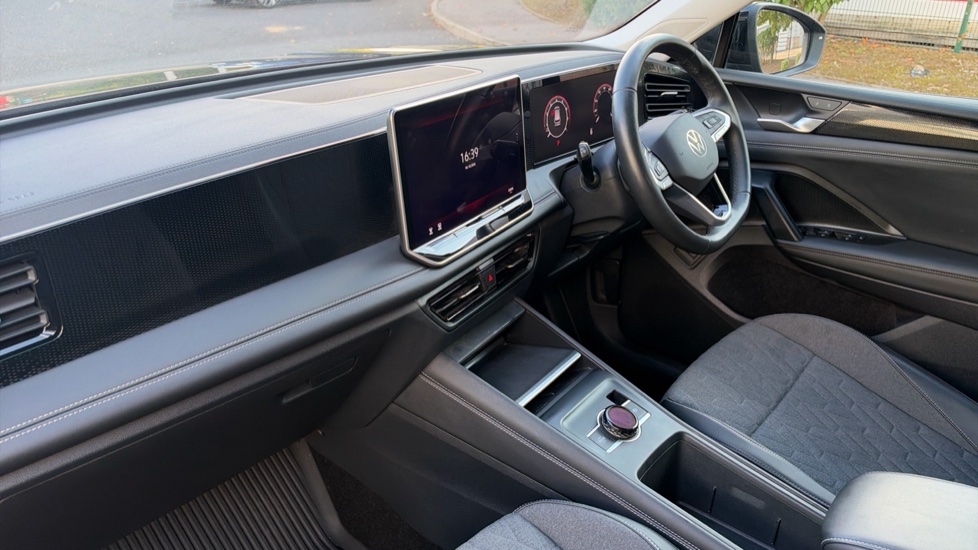 Volkswagen Tiguan 1.5 eTSI 150 Match 5dr DSG Petrol Estate - Image 9
