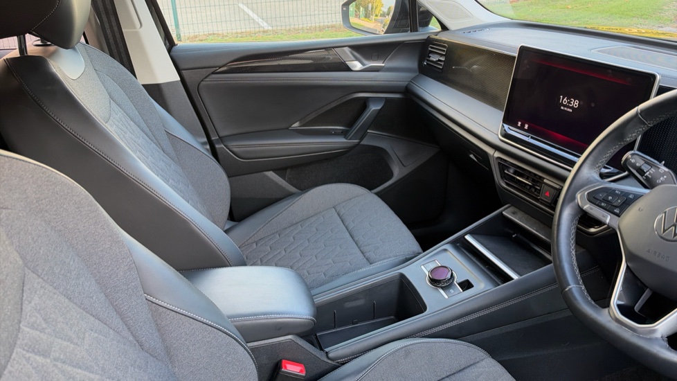 Volkswagen Tiguan 1.5 eTSI 150 Match 5dr DSG Petrol Estate - Image 14