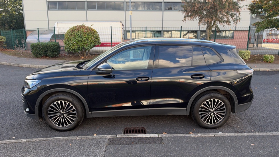 Volkswagen Tiguan 1.5 eTSI 150 Match 5dr DSG Petrol Estate - Image 21