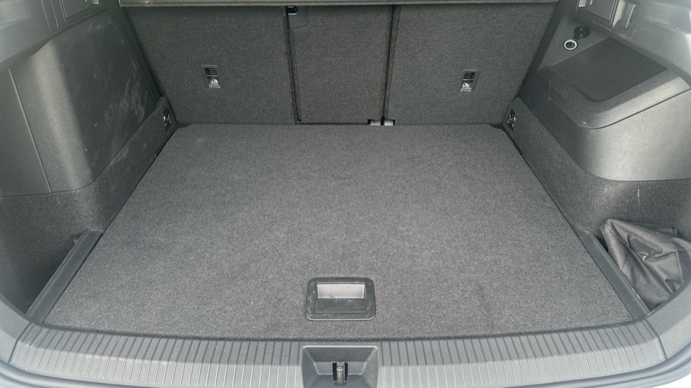 Volkswagen Tiguan 1.5 TSI 272 eHybrid R-Line 5dr DSG Estate - Image 4