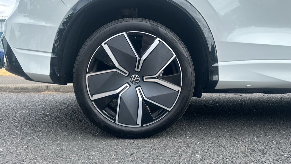 Volkswagen Tiguan 1.5 TSI 272 eHybrid R-Line 5dr DSG Estate - Image 7