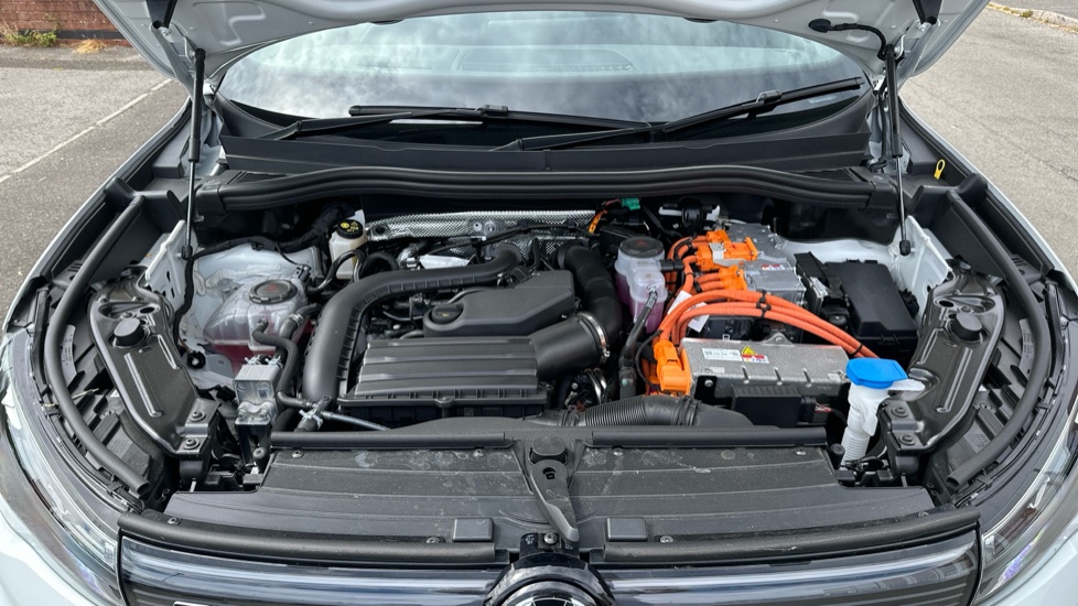 Volkswagen Tiguan 1.5 TSI 272 eHybrid R-Line 5dr DSG Estate - Image 8