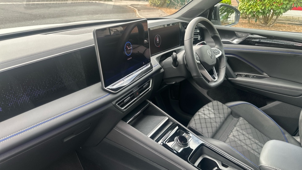 Volkswagen Tiguan 1.5 TSI 272 eHybrid R-Line 5dr DSG Estate - Image 9